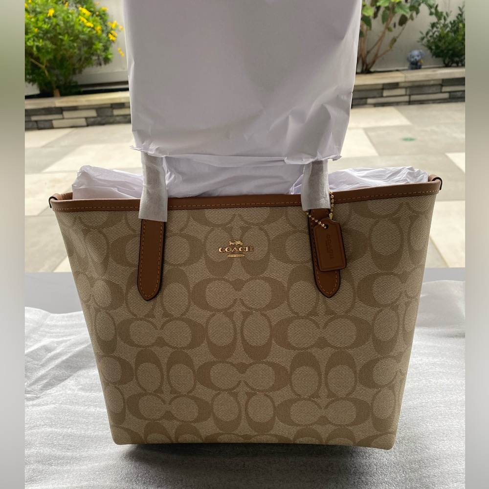 SOLD NWT Coach Small City Tote in Signature Print
